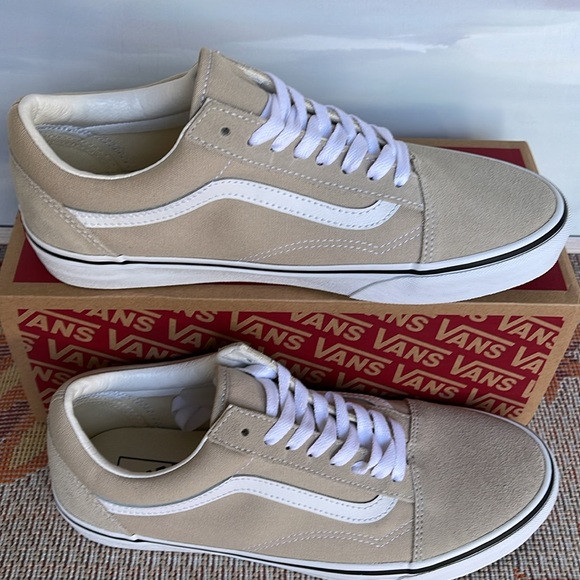 Vans WMNS Old Skool
Color Theory French Oak
VN0005UFBLL
Sneakers - Picture 2 of 16